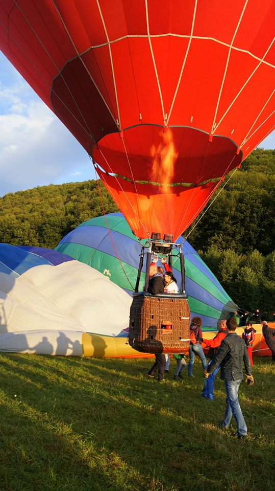 Phoenix Hőlégballon Repülő Egylet Sétarepülés Légireklám