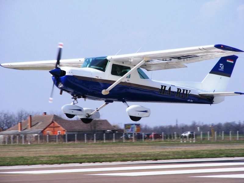 Rózsavölgyi Air Motorosrepülés pilótaképzés szeged rózsavölgyiair